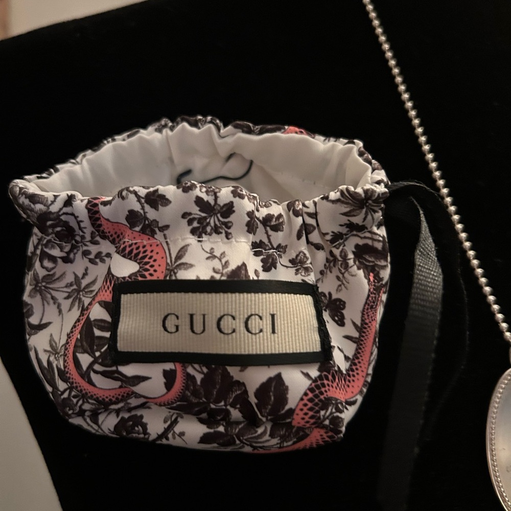 stunning NWOT GUCCI pendant only